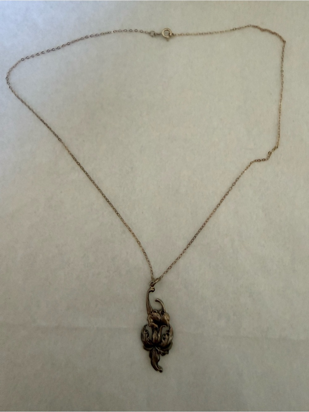 Antique-Style Gold Floral Pendant Necklace
